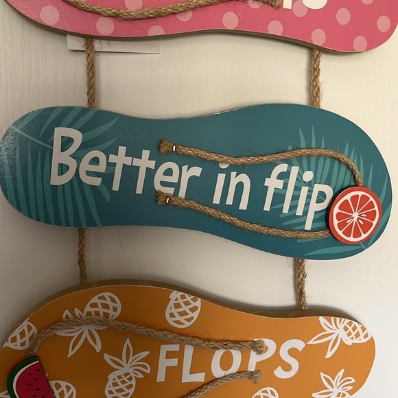 🆕 Flip Flops Wall Decor “Life is Better in Flip Flops” Hanging Sign 🩴 - Picture 5 of 10